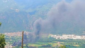 Incendio in una fabbrica a Pian Camuno: disagi in Valcamonica