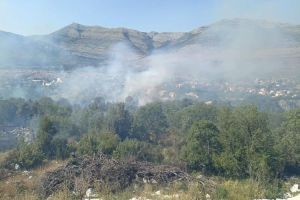 Bjesni požar iznad Trebinja: Vatrena linija duga dva kilometra