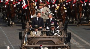 Festa nazionale in Francia: a Parigi sfilano i volenterosi