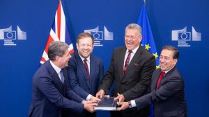 España, Reino Unido y la UE firman el histórico acuerdo que 'derriba' la Verja de Gibraltar: 