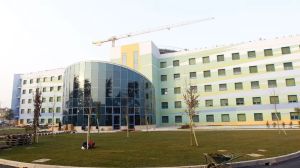Anziano in bici sotto il sole accusa un malore: ricoverato in ospedale
