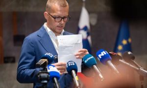 Resnica: Navedbe o izobrazbi poslanca Mijiča bomo podrobno preiskali