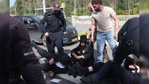 Netanyahu presenteert wet die orthodoxe dienstweigeraars dans laat ontspringen