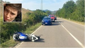 Andrea Baroni morto a 24 anni nell’incidente con la moto sulla Porrettana. La mamma: “Il mio angelo è volato in cielo”