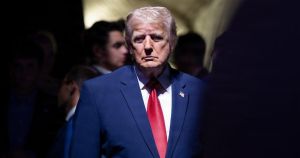 Trump recula con la tasa del 20% por el uso del estrecho de Ormuz 24 horas después de anunciarla