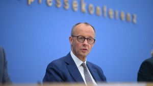 Wie schlägt sich Merz bei seiner Sommer-Pressekonferenz?