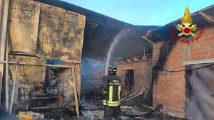 Due incendi a poca distanza. Evacuata una persona disabile