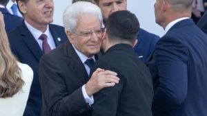 Lezione di Mattarella ai finti pacifisti
