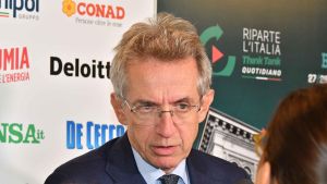 Manfredi revoca i dirigenti delle dieci Municipalità