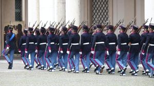 Fulmine, dieci cadetti in ospedale: colpiti dall’onda d’urto durante l’ addestramento