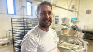 Bollette alle stelle, Nico rischia di chiudere il panificio (aperto da 50 anni): “I costi aumentano, ma non possiamo scaricare i rincari sulle famiglie”