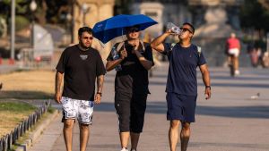 El calor extremo y la calima se abren paso en un miércoles infernal con avisos rojos por altas temperaturas