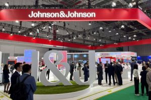 J&J-medtech teleurstelt, terwijl farmatak winstverwachtingen overtreft