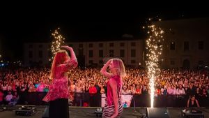 Teenage Dream torna a Pisa: in Piazza dei Cavalieri lo show 