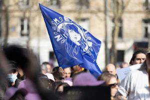 Millions injectés par Stérin, Némésis déclaré « d’intérêt général »… Le Sénat dévoile 32 préconisations pour réguler les « interactions entre financement privé et politique publique »