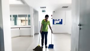 Diploma falso per lavorare a scuola: ex bidella condannata a 5mila euro di risarcimento