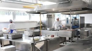 Mense con cibo scadente: prosciolta la ditta Sodexo e i sette indagati