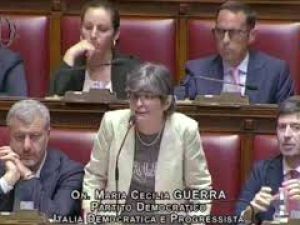 Cecilia Guerra (Pd) intona canto delle mondine 