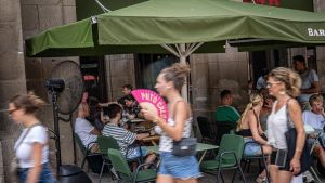 España registra otro miércoles infernal con 44,4ºC en Valencia y 42,4ºC en Catalunya mientras se prepara para la llegada de otra ola de calor extremo