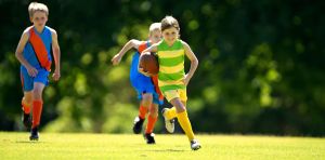 Should I let my kids play footy? How to weigh the benefits with the risk of injury