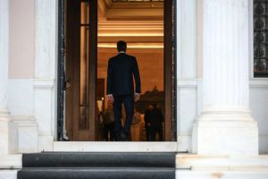 Τριπλή σκηνοθεσία σε ανάπτυξη