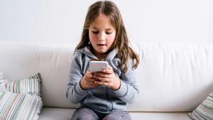 Soziale Medien und Onlinespiele: Wir müssen unsere Kinder bei digitalen Inhalten schützen