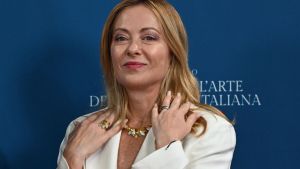 Le scorie di Meloni. Medita una rappresaglia per Lega e FI ma vuole un governo “pienamente operativo”