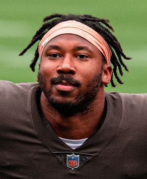 Myles Garrett Thanks Girlfriend Chloe Kim After She Presents Him Record-Breaking ESPY Award in New York