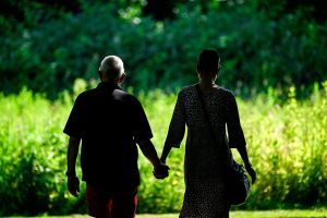 Le taux de mortalité chute à son plus bas niveau aux Etats-Unis, et voilà ce que le comparaison avec la France nous apprend