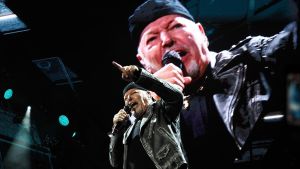Vasco Rossi cittadino onorario. Il consiglio si spacca sul voto. La Lega fuori dal coro dice ’no’: 