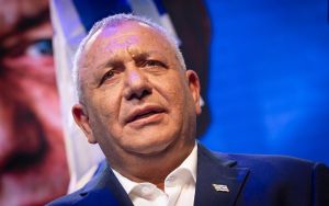 Opposition bloc led by Eisenkot would win narrow 61-seat majority – poll
