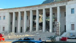 Crolla parte del palazzo del tribunale di Bolzano, coinvolta una ditta trevigiana