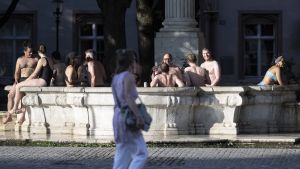 Brunnen voll, Fenster offen – in Tropennächten wird Basel durchlässig