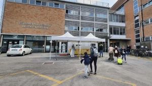 Otto anni al padre accusato di aver provocato la necrosi della lingua del figlio: un milione di provvisionale
