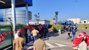 Incentivi all'esodo dei dipendenti della logistica di Vidigulfo: scatta lo sciopero