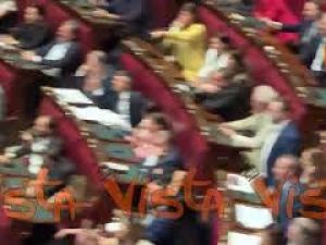 Legge elettorale, Donzelli interviene in Aula alla Camera, le proteste dai banchi del Centrosinistra