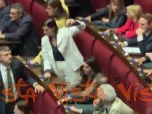 Legge elettorale, il voto in Aula alla Camera, poi gli applausi della maggioranza per il 