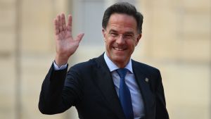 Ruwe vernieling Mark Rutte-pop gaat te ver, vindt Breda, zelfs als kunstuiting