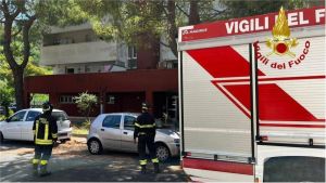 Olio bollente prende fuoco, nonna si ustiona per salvare il nipote dalle fiamme