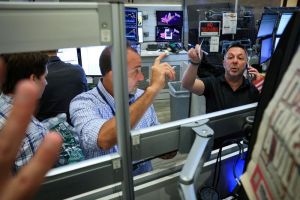 S&P 500 en Nasdaq lager door aanhoudende chipverliezen; focus op cijfers en data