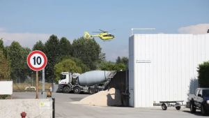Infortunio sul lavoro a Roveredo in Piano: operaio precipita dal tetto, elitrasportato in ospedale
