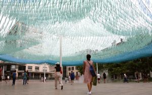 À Pau, la place Clemenceau s’offre de l’ombre grâce à un ciel de rue : en vidéo, les réactions de Palois et de touristes