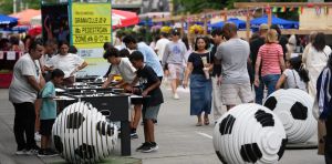 Car‑free streets reduce noise and air pollution. More cities should have them