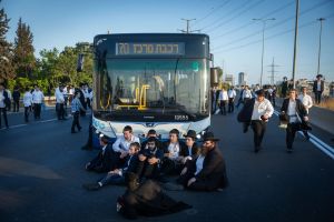 Ultra-Orthodox extremists block roads, clash with public over arrest of draft dodgers