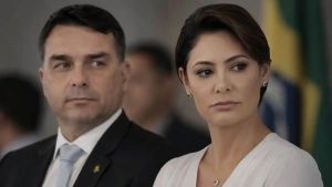 Rovai: Flávio Bolsonaro diz que Michelle não é “fiel” ao pai