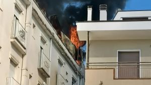 Giorno di fuoco a Gabicce, incendio nell’albergo: 2 intossicati, una grave