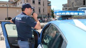 Trovato morto nella stanza d’hotel, stroncato da un’overdose di droga