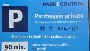 Multe nei park dei supermercati a Belluno, Roccon: «Urgente fare chiarezza»