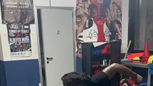 Boxe, la rabbia della società della pugilessa iridata che ora deve sospendere gli allenamenti. Malvina pulisce la palestra allagata: 
