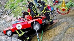Passo Giau, auto d’epoca vola nel torrente